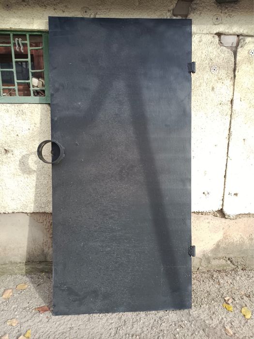 Продам железную дверь