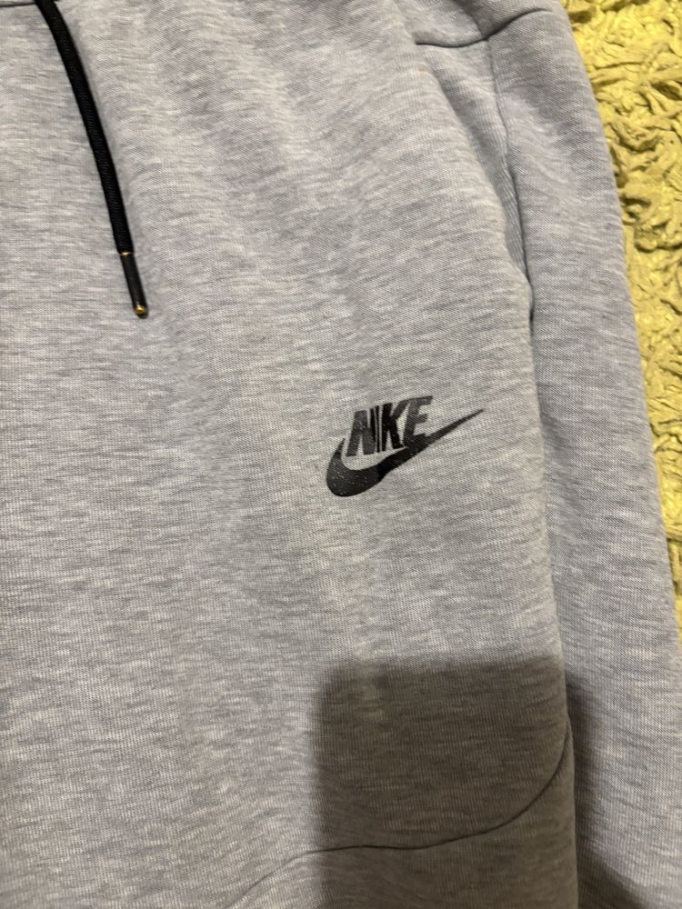 Nike tech сив панталон