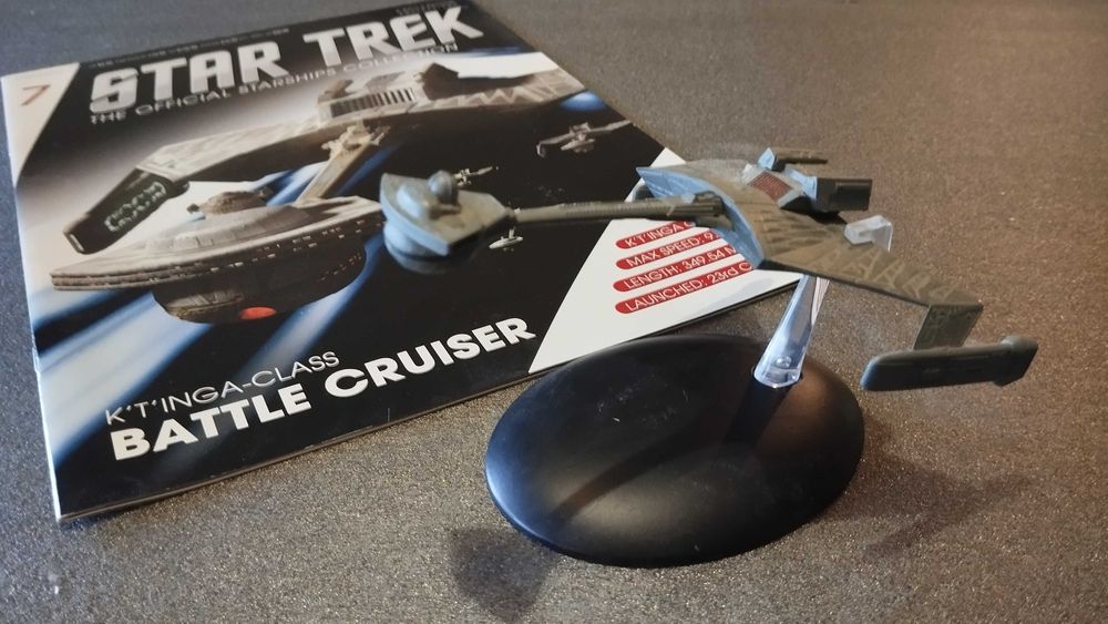 STAR TREK model and magazine collection 
модел и колекция от списания