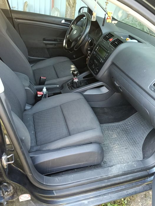 Vând VW Golf 5 1.4 FSI