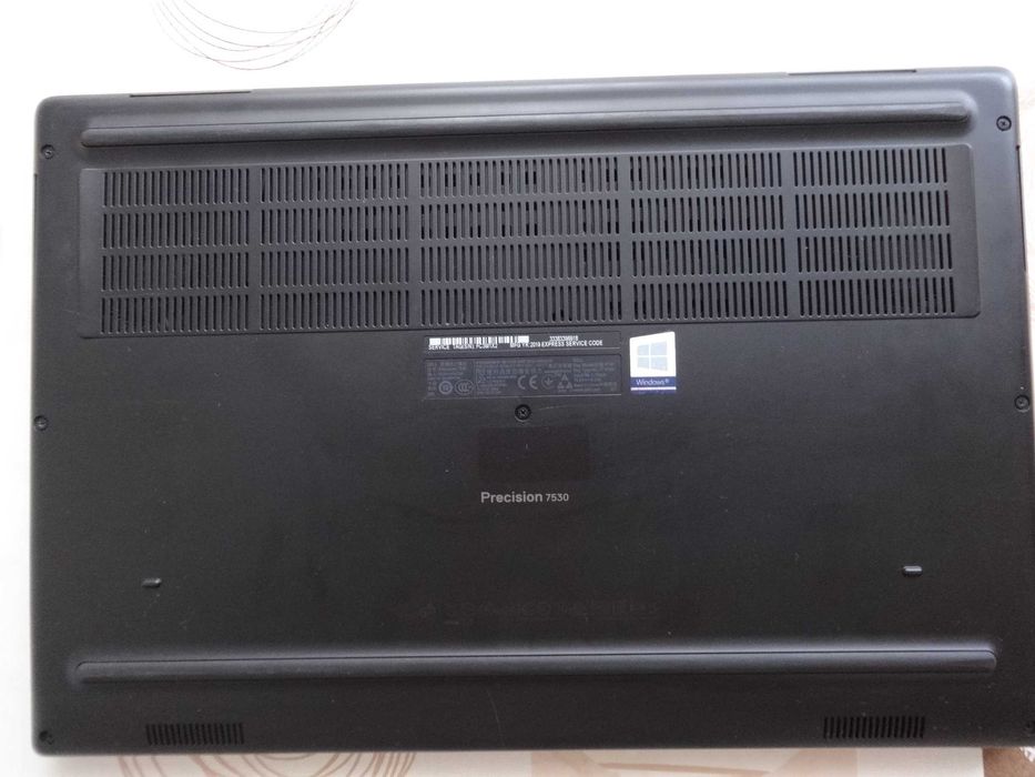 Лаптоп Dell Precision 7530 i7-8750H 2.2GHz/RAM32GB/RadeonProWX4130 4GB