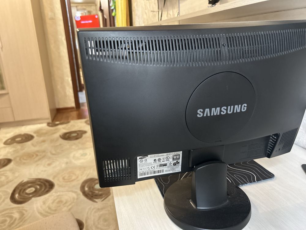 Продам монитор SLMSUNG