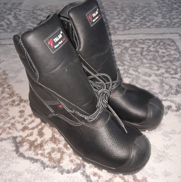 Продам спецобувь.