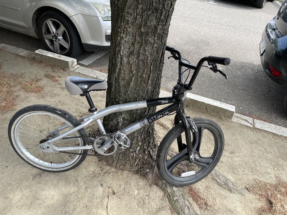 Vând bicicleta bmx