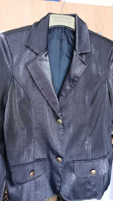 Продавам дамско сако