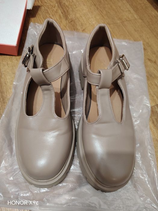 Туфли лоферы женские бежевые