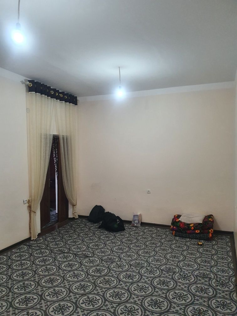 1 xonali 40 kvadrat 4 etaj yangi dom.