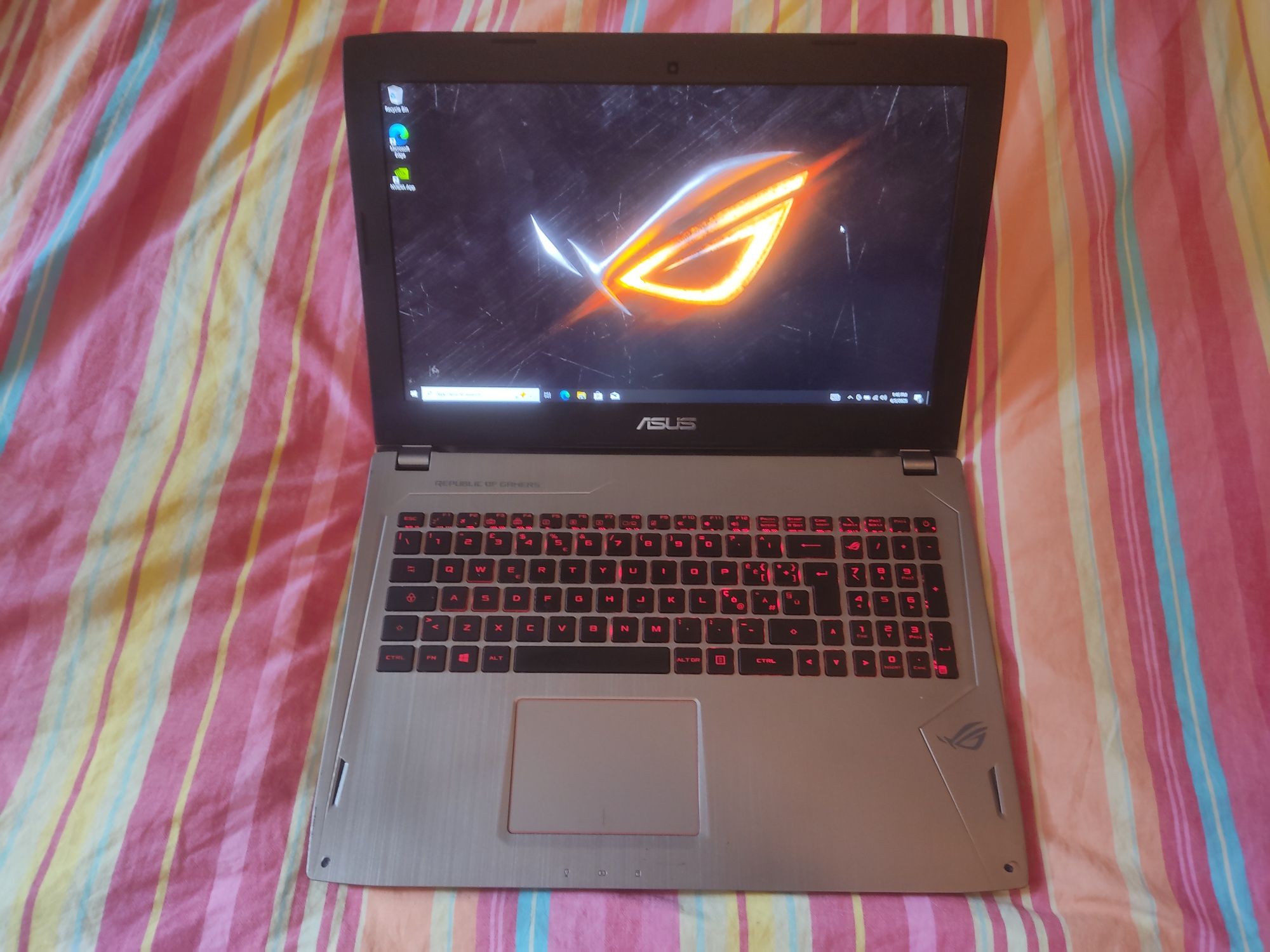 Vând laptop gaming Asus i7 gen 7, gtx 1060 6gb