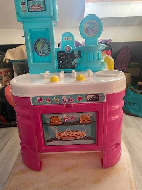Детска кухня , тоалетка Barbie. запазенни .