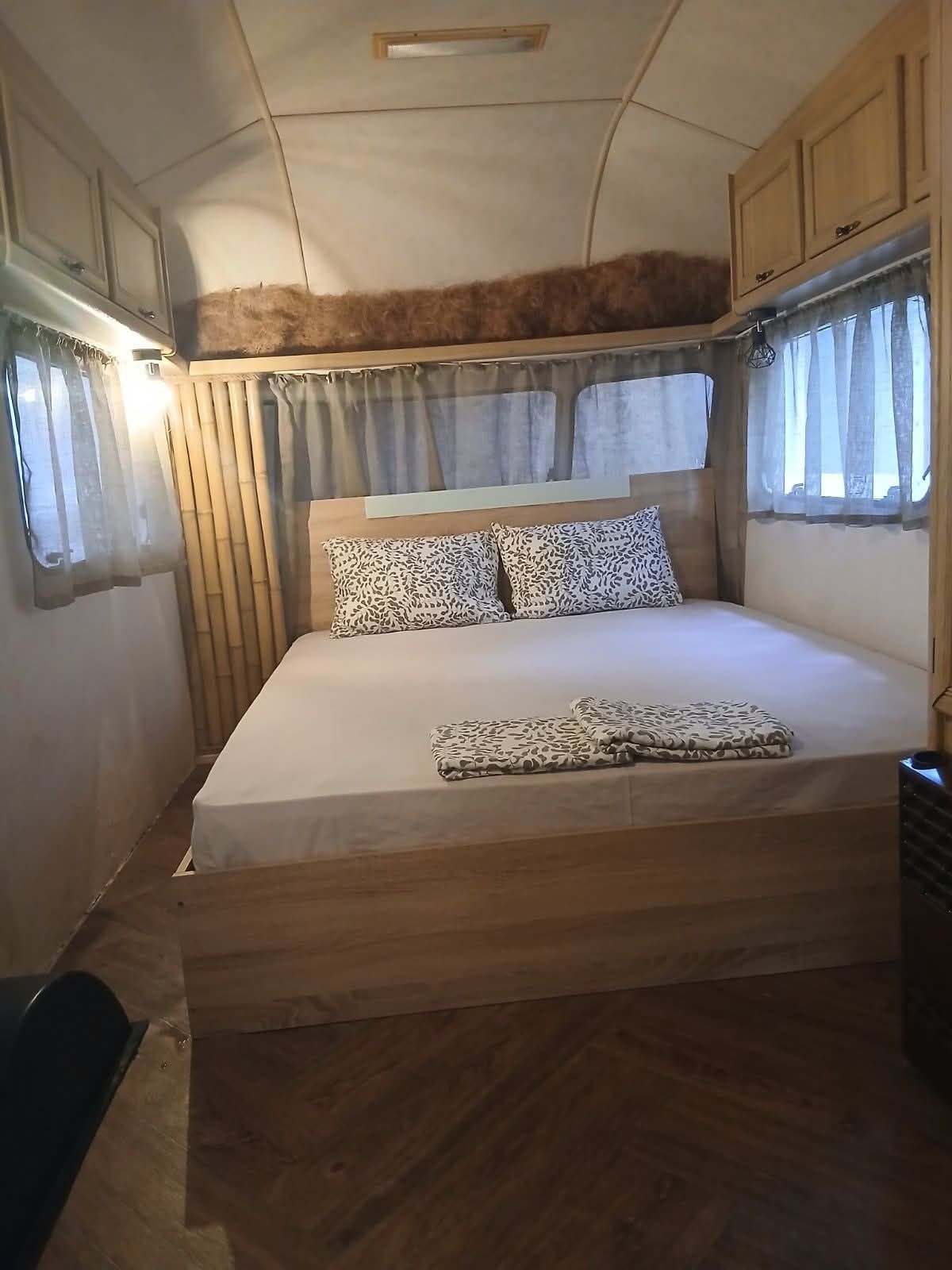 Каравана с веранда ( продава се)