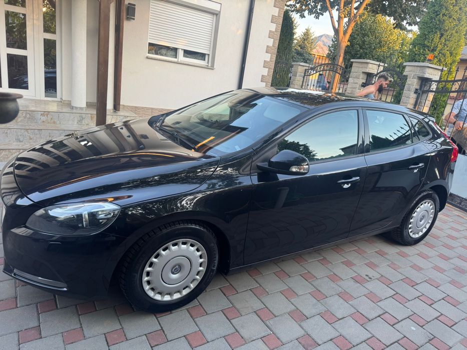 Volvo v40 D2 2015