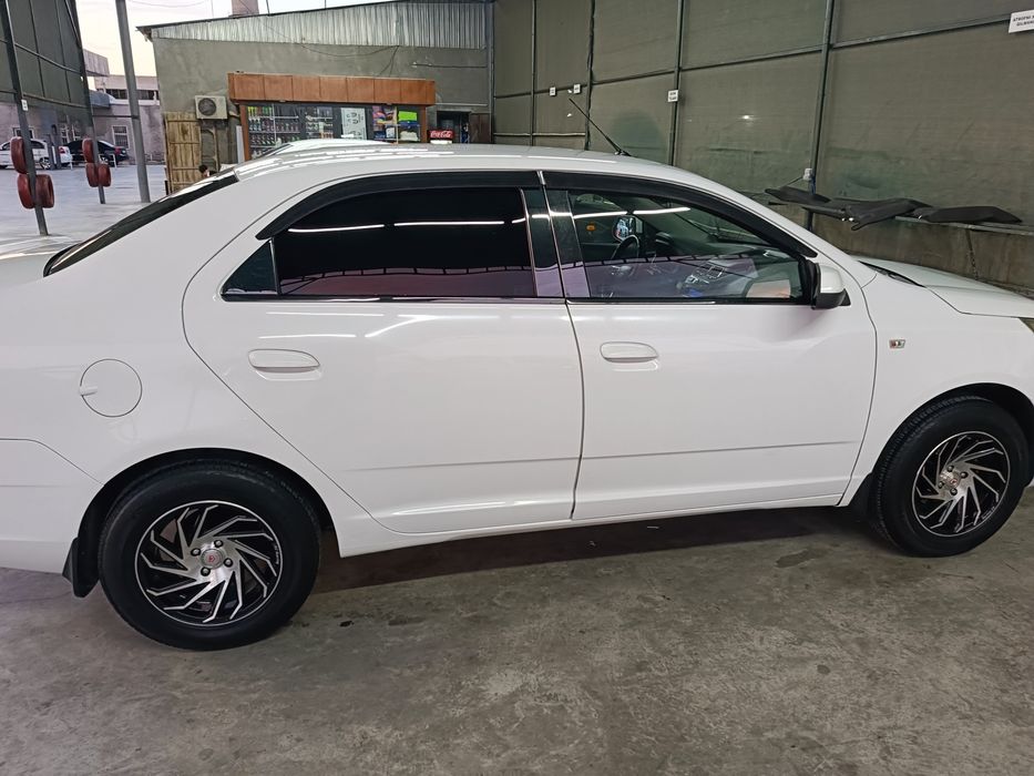 Кобальт 2013 автомат срочно продам