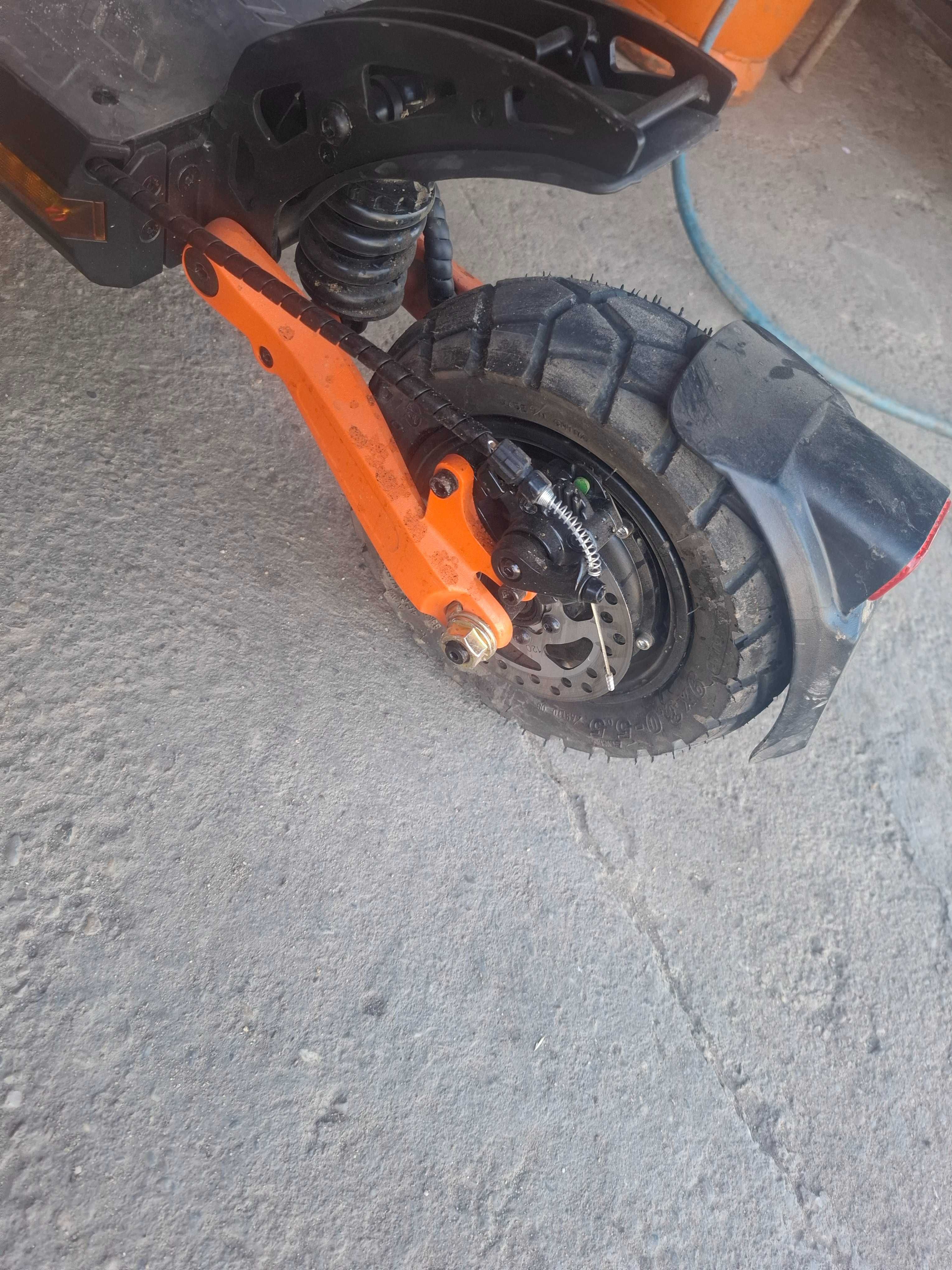 Vand sau schimb cu auto