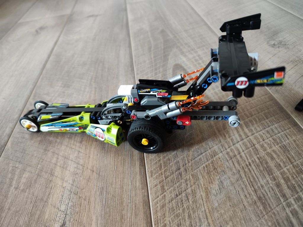 LEGO Technic - Dragster 42103, 225 piese