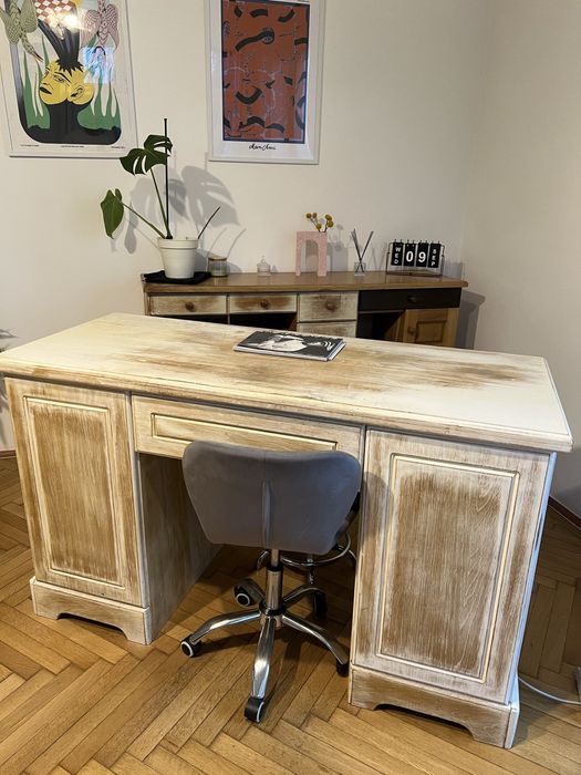 Masa de manichiura, lemn cires