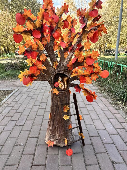 Осеннее дерево на осенний бал