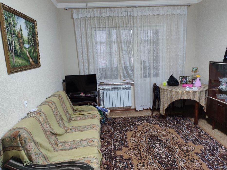 Продается 2-х комнатная квартира на 1-м этаже.