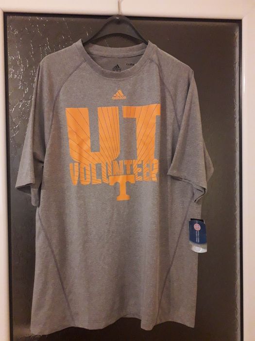 Тениска и къси панталони Adidas- L