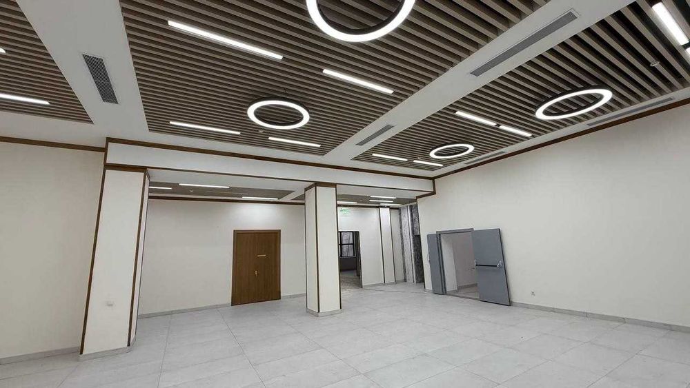Аренда офиса 600м2. 17 комн в центре.