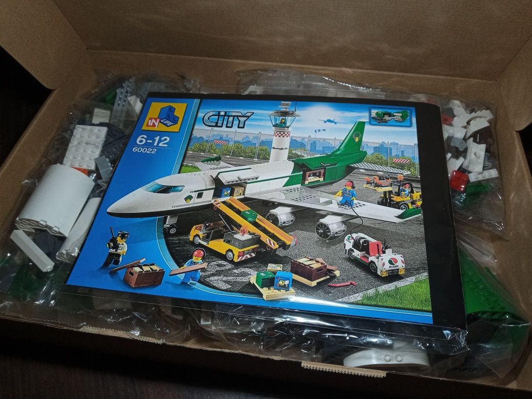 NOU TIP lego CITY Avion cargo Terminal de marfa 60022