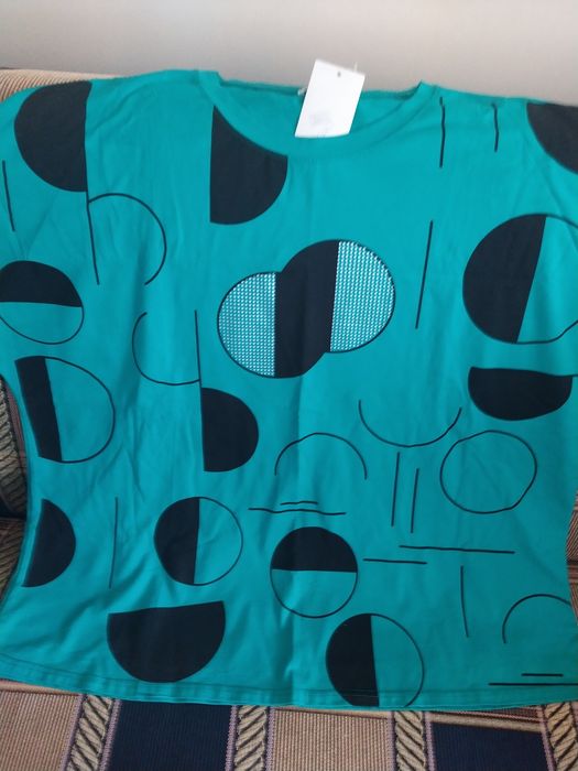 Блузка с изображением шаров