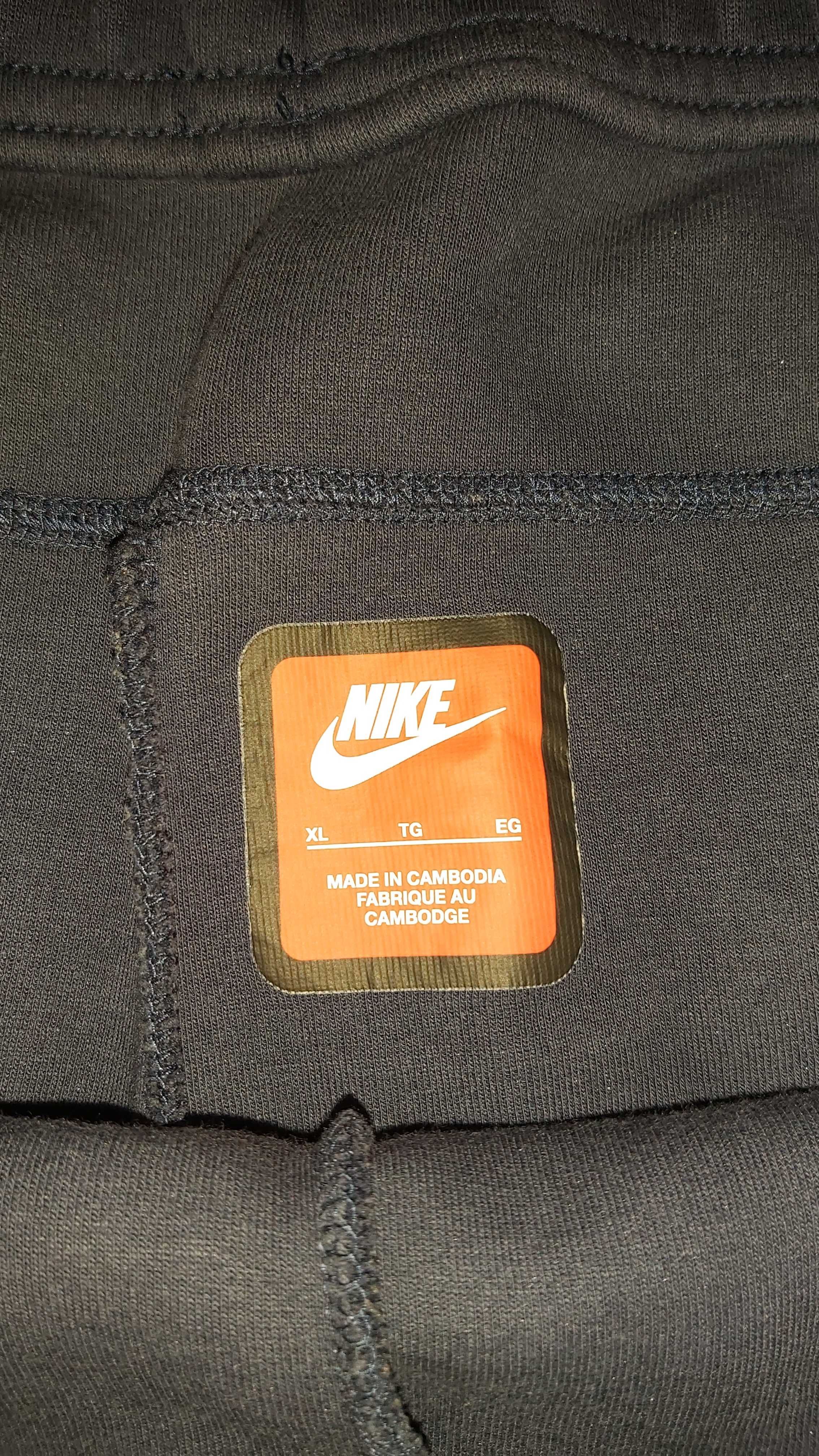 Nike Tech Fleece къси гащи - Размер XL