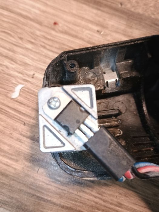 Dezmembrez filetante ,motoare,mandrine ,butoane ,tranzistoare