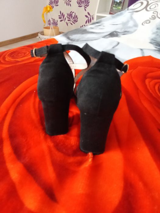Pantofi damă negri.