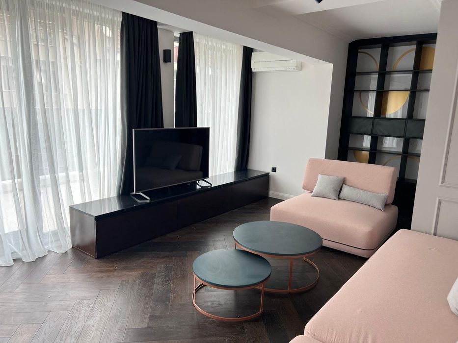 Дава се под наем Тристаен апартамент в Пловдив, Кършияка - 105 кв.м за 1050 € - Снимка #1