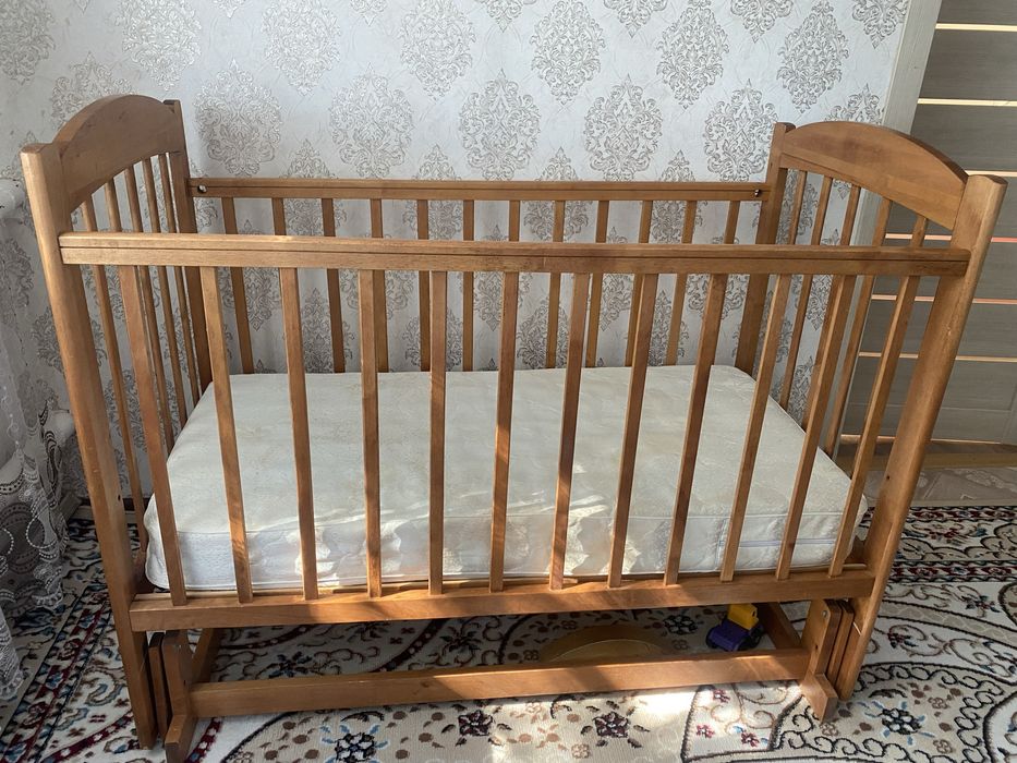 Продам детскую кроватку