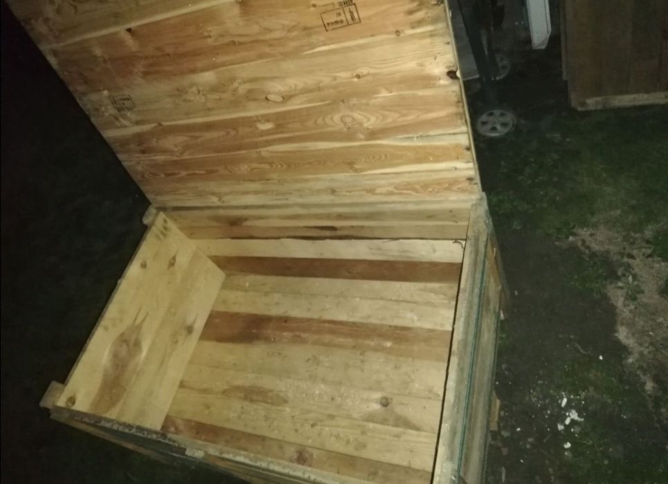 Vand lazi din lemn cu capac