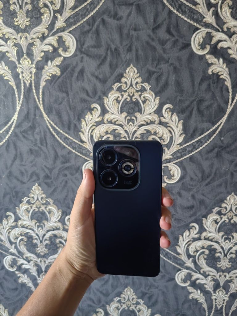 Infinix smart 8 plus 128gb 6000mah sotiladi
