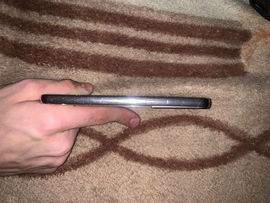 Vand Samsung Galaxy S22 trimit