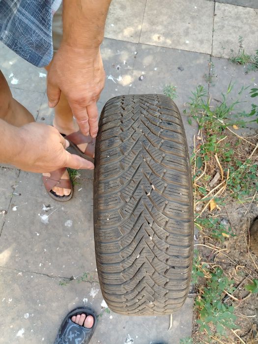 Cauciucuri cu tot cu geanta marime 195-60-15 de iarnă