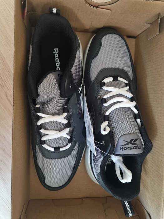Нови унисекс маратонки Reebok Road Supreme 2.0- с етикети и кутия