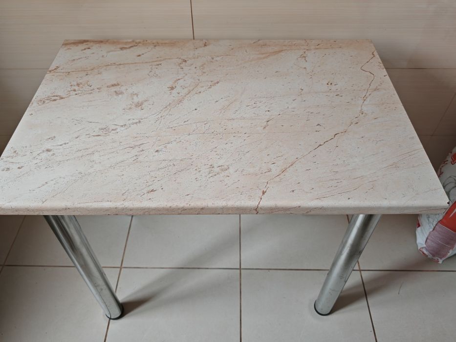 Vând masă de bucătărie + scaune