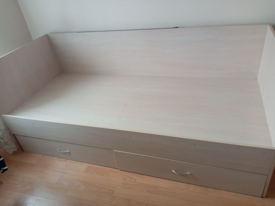 Продам кровать полуторка.