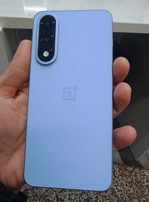 Продавам OnePlus Nord 5