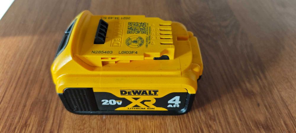Аккумуляторный пылесос DEWALT DCV501LN