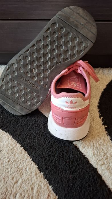 Adidas маратонки 36.5 с подарък още едни - 29лв