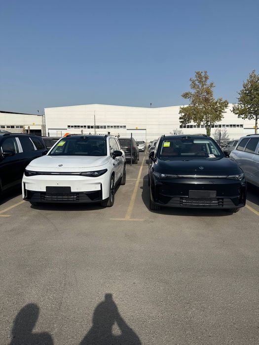 Leapmotor C16 restalin 2 va 3 pozitsiyalari nalichida bor