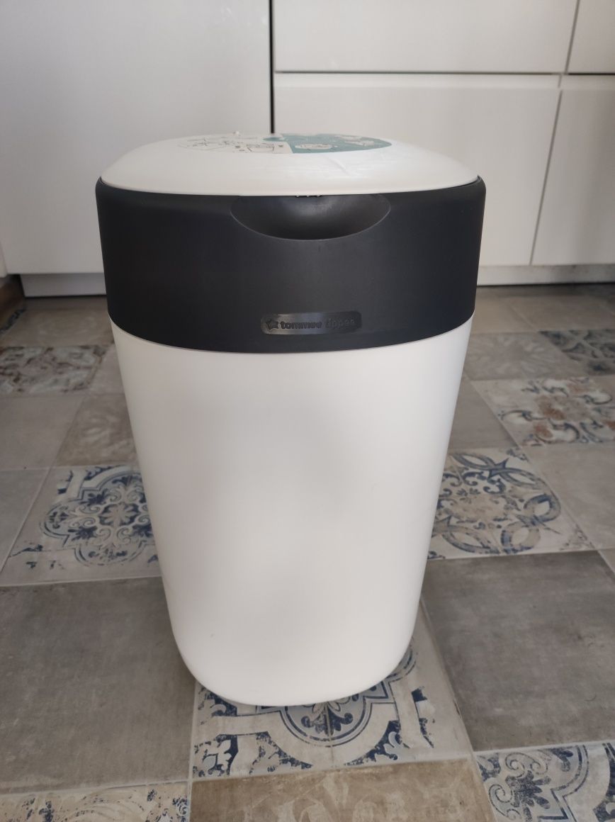 Кош за мръсни пелени Tommee Tippee twist & click