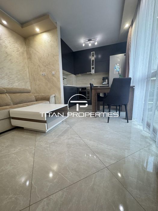 Продава се Тристаен апартамент в Пловдив, Христо Смирненски - 90 кв.м за 1945 €/кв.м - Снимка #1