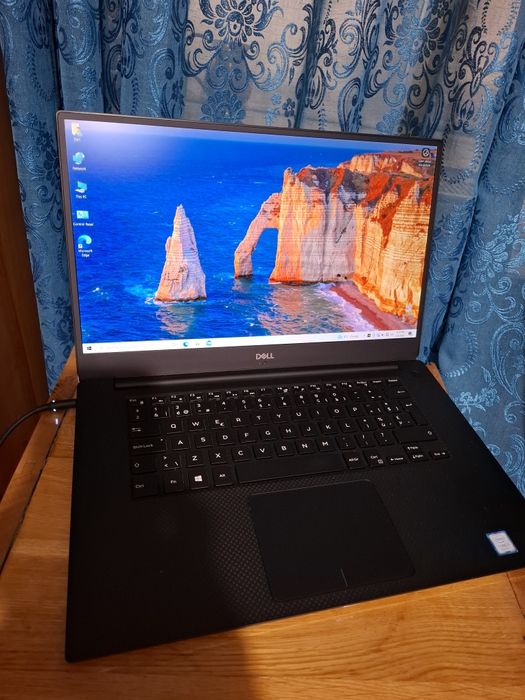 Laptop Ultrabook Dell XPS 15" 9570, i5- 8300H 8GB RAM