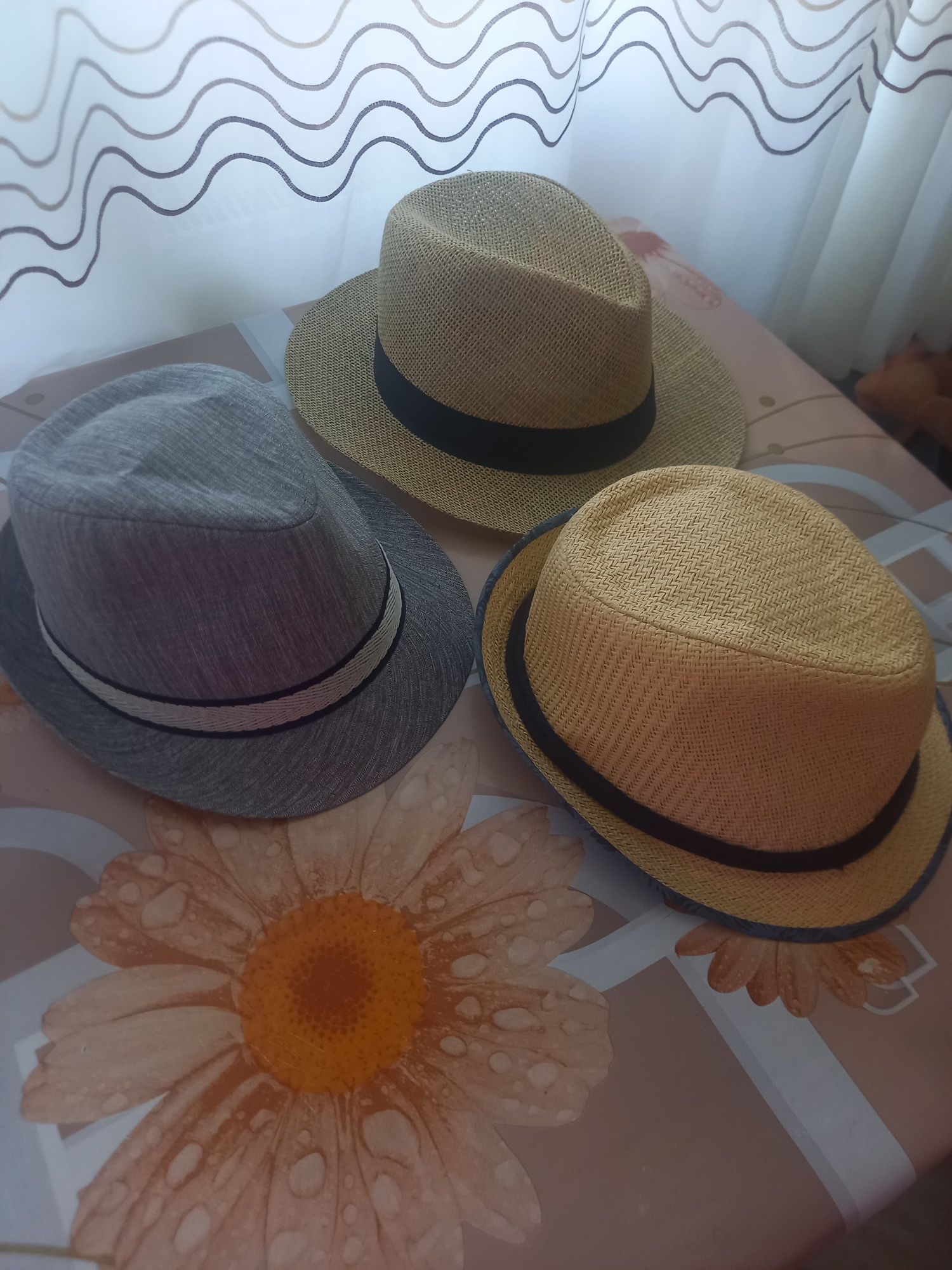 Lot 3 pălării sau separat