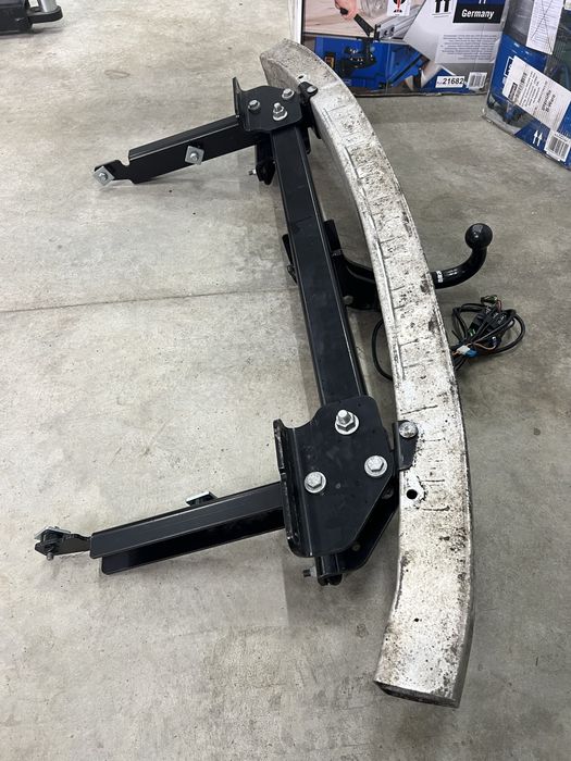 Теглич за Мерцедес МЛ / Mercedes ML W164 - чисто нов