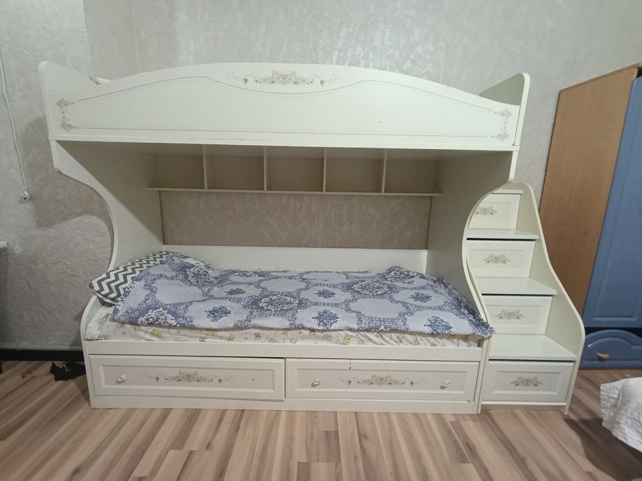 Продается детская кровать двухярусная