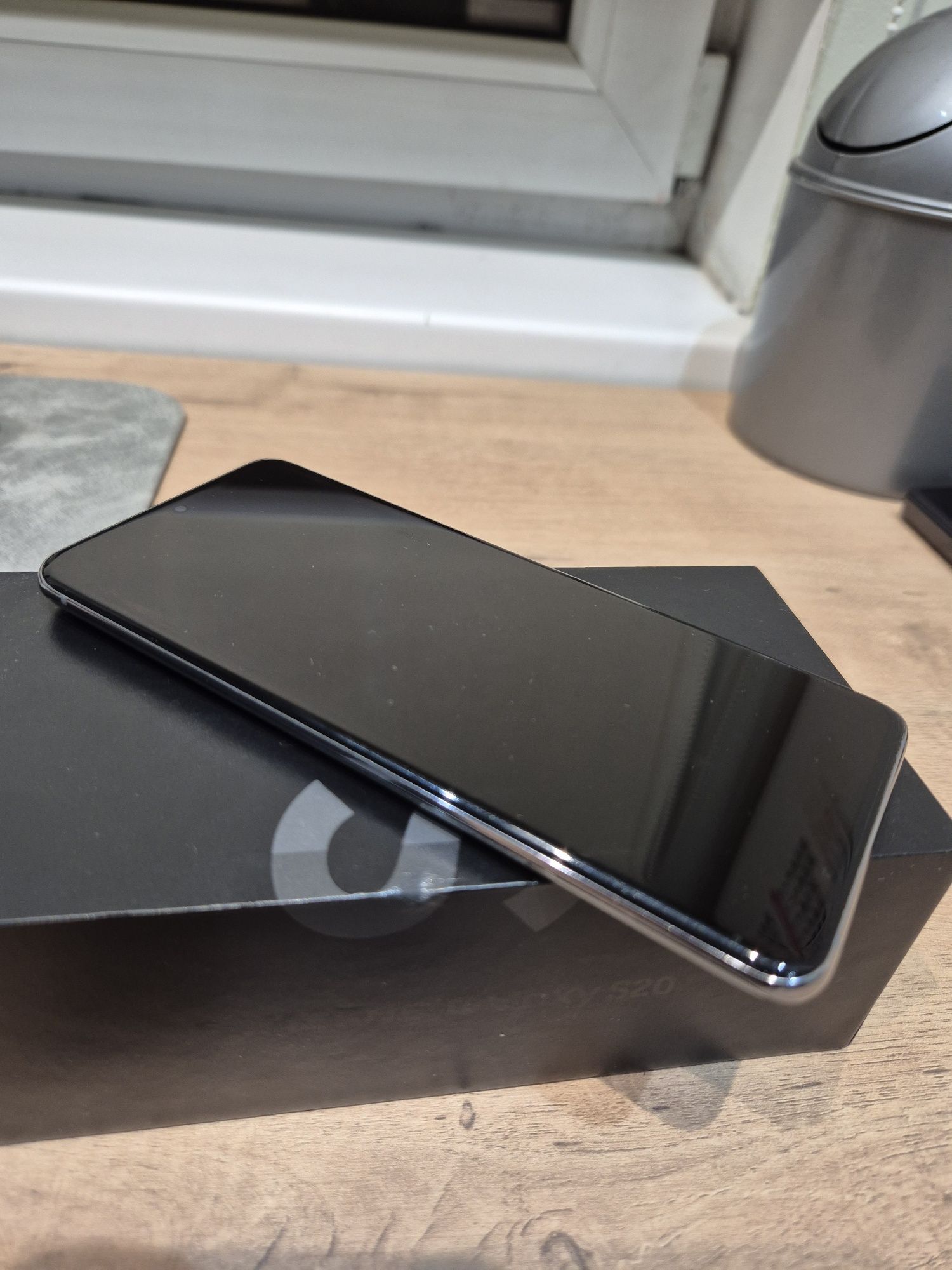 Samsung S20 в идеальном состоянии