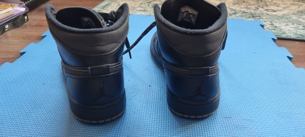 Jordan 1 Retro Mid