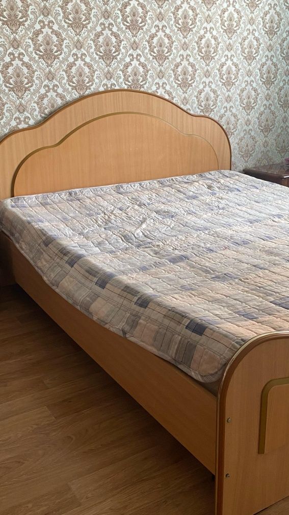 Продам двухспальную кровать
